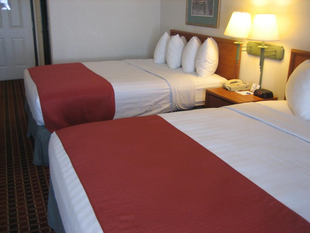 Catalina Inn Стая снимка